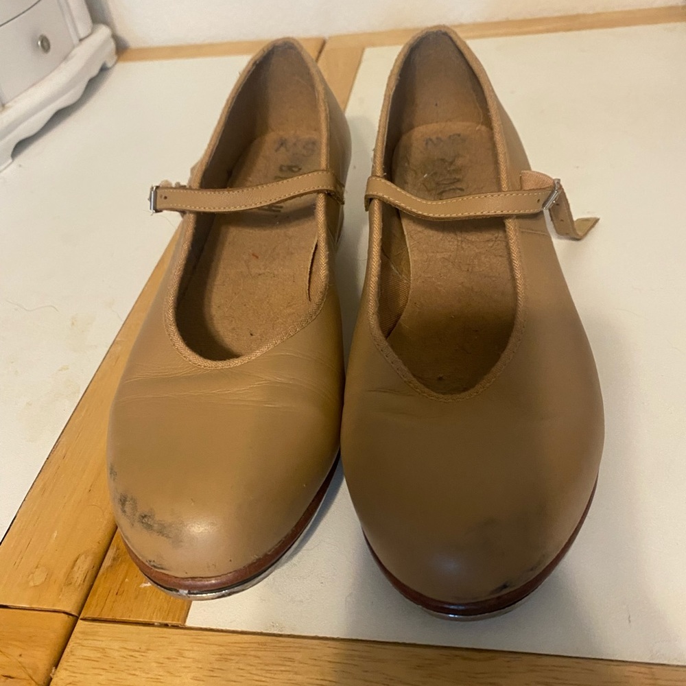 Tan Bloch tap shoes